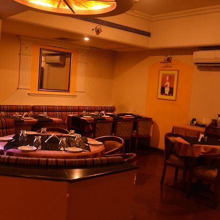 Hotel Sai Palace Нашик Екстериор снимка