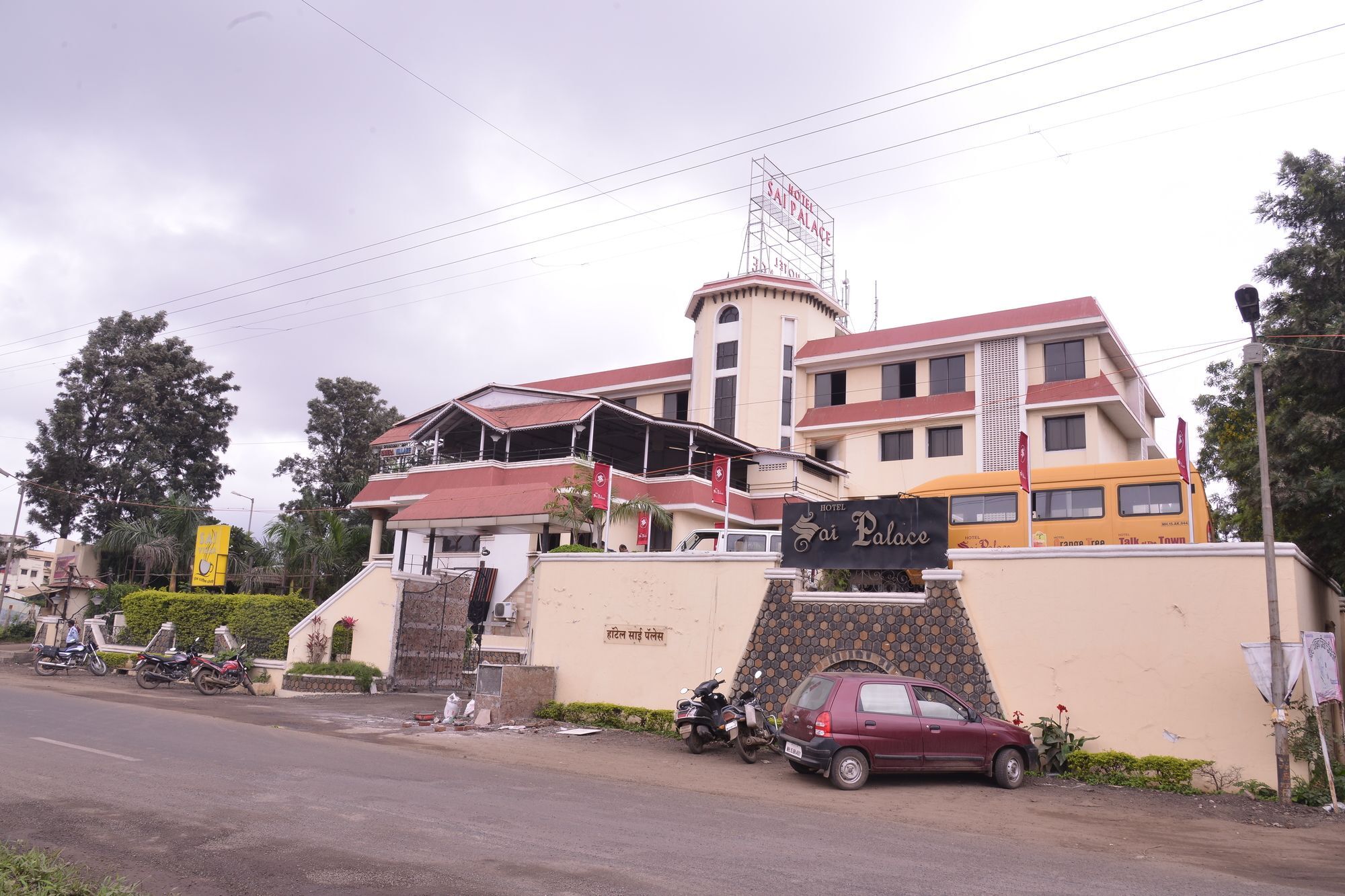 Hotel Sai Palace Нашик Екстериор снимка